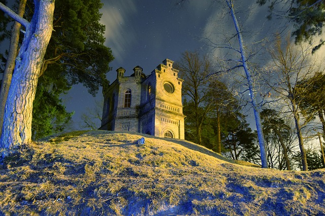 Estonsko, Kochi v noci